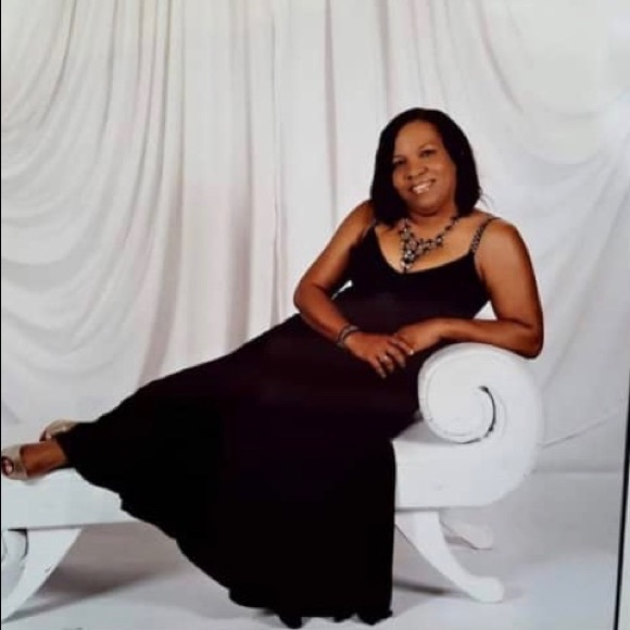 Meet your Posher, Renette - Picture 2 of 3